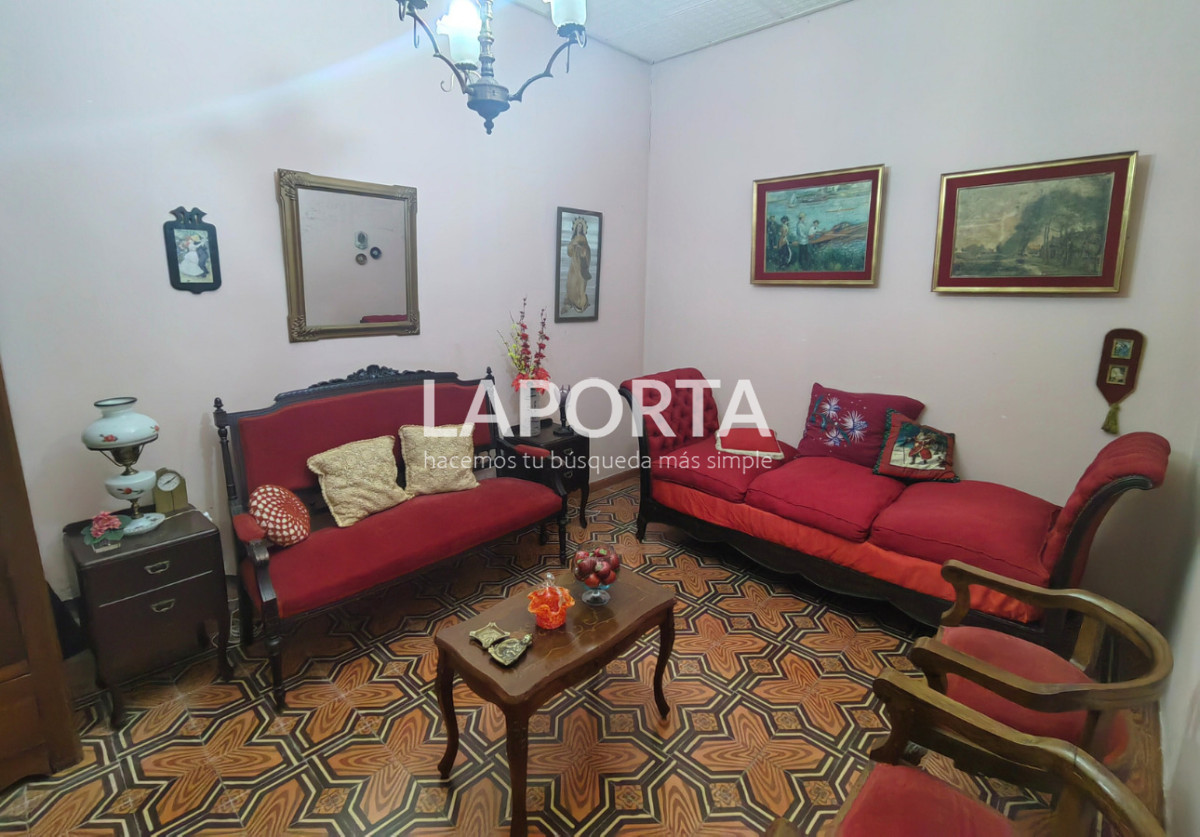 Casa ID.1306/Casa-en-venta-en-zona-centro-y-a-pasos-del-puerto,-Salto - Casa en venta en zona centro y a pasos del puerto, Salto