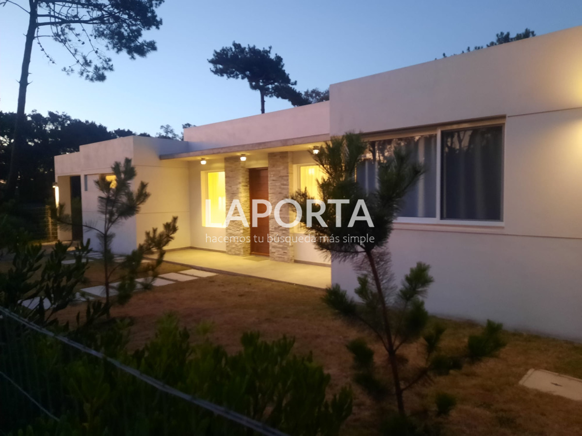 Casa ID.815/Venta-casa-de-tres-dormitorios-en-la-Barra-de-Maldonado - Venta casa de tres dormitorios en la Barra de Maldonado