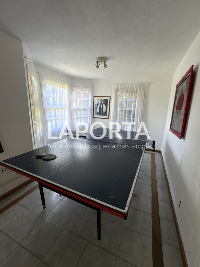 Casa ID.934/Se-vende-Casa-de-5-dormitorios-en-el-corazon-de-la-Barra-de-punta-del-Este - Se vende Casa de 5 dormitorios en el corazon de la Barra de punta del Este