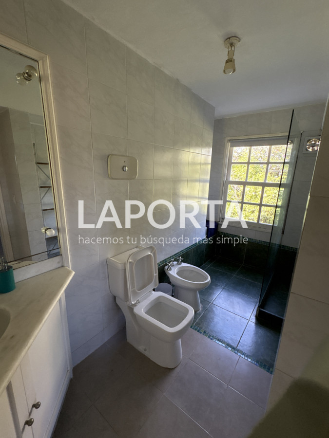 Casa ID.934/Se-vende-Casa-de-5-dormitorios-en-el-corazon-de-la-Barra-de-punta-del-Este - Se vende Casa de 5 dormitorios en el corazon de la Barra de punta del Este