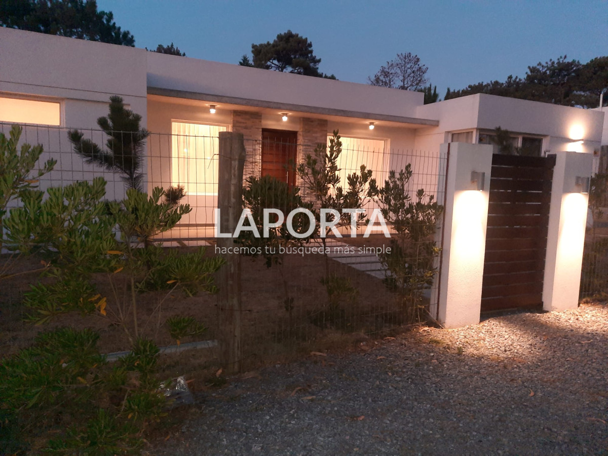 Casa ID.815/Venta-casa-de-tres-dormitorios-en-la-Barra-de-Maldonado - Venta casa de tres dormitorios en la Barra de Maldonado