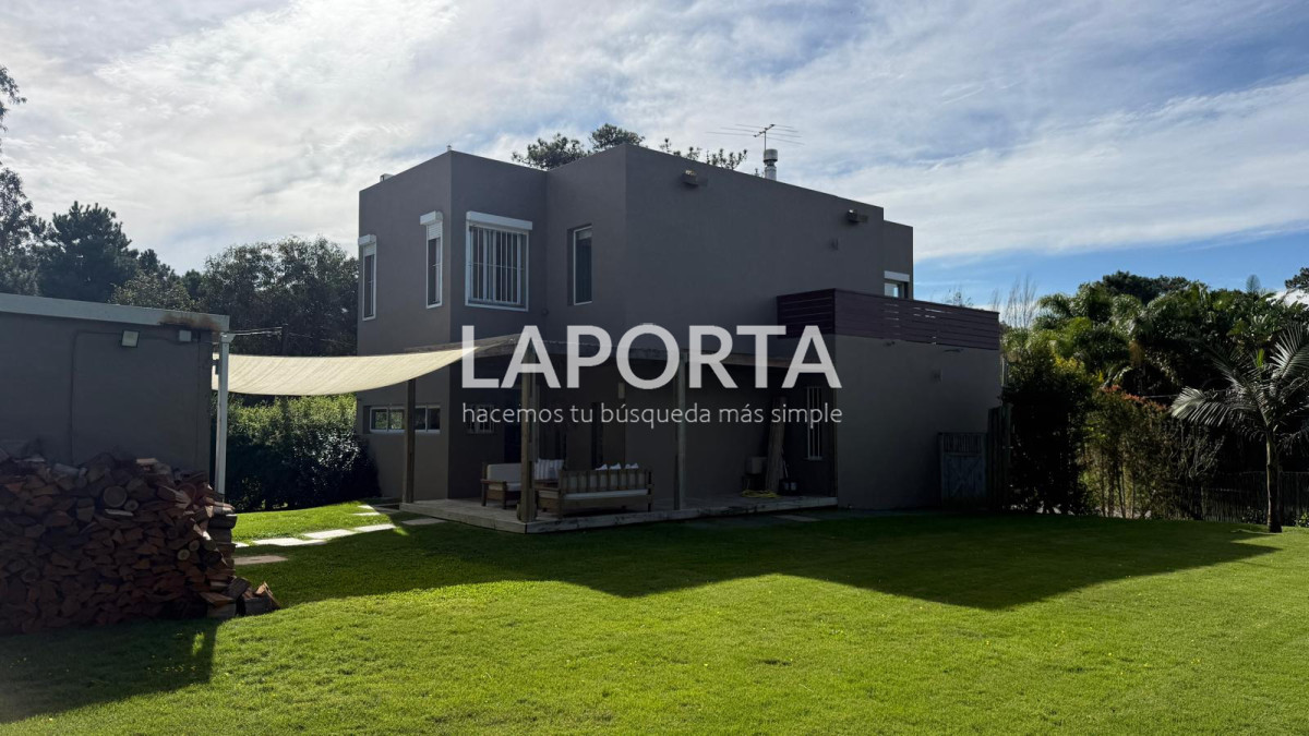Casa ID.1739/Casa-en-Venta-en-La-Barra-a-dos-cuadras-de-Playa-Montoya - Casa en Venta en La Barra a dos cuadras de Playa Montoya