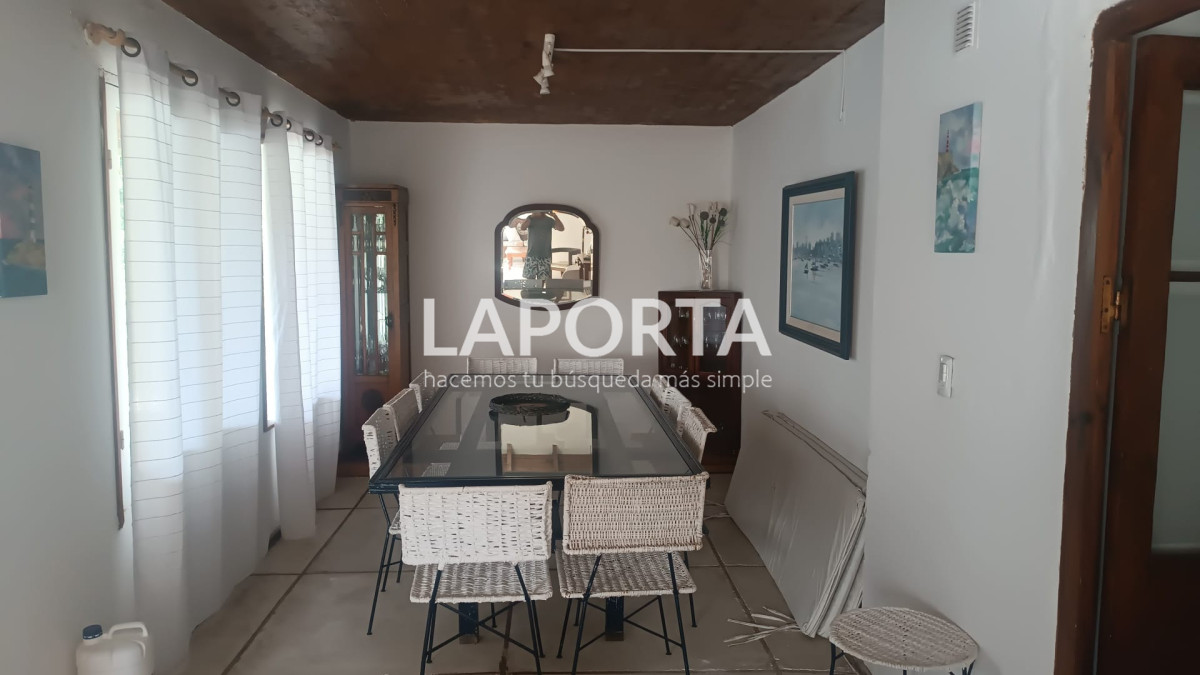 Casa ID.1664/Casa-en-Venta-en-la-Barra-cinco-dormitorios-mas-servicio-con-piscina - Casa en Venta en la Barra cinco dormitorios mas servicio con piscina