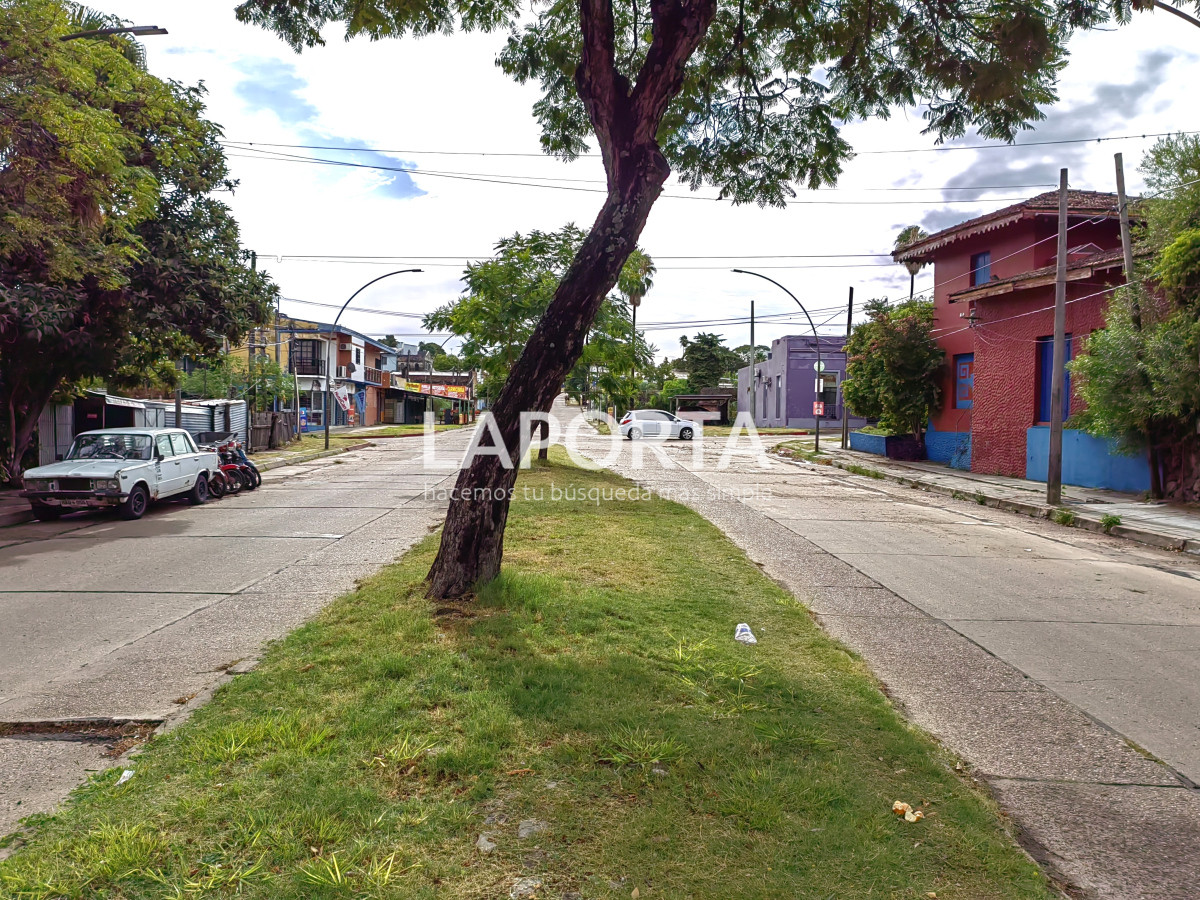 Casa ID.664/Casa-en-zona-Cerro-sobre-Av.-Barbieri--Ubicación-privilegiada-y-amplios-espacios - Casa en zona Cerro sobre Av. Barbieri - Ubicación privilegiada y amplios espacios