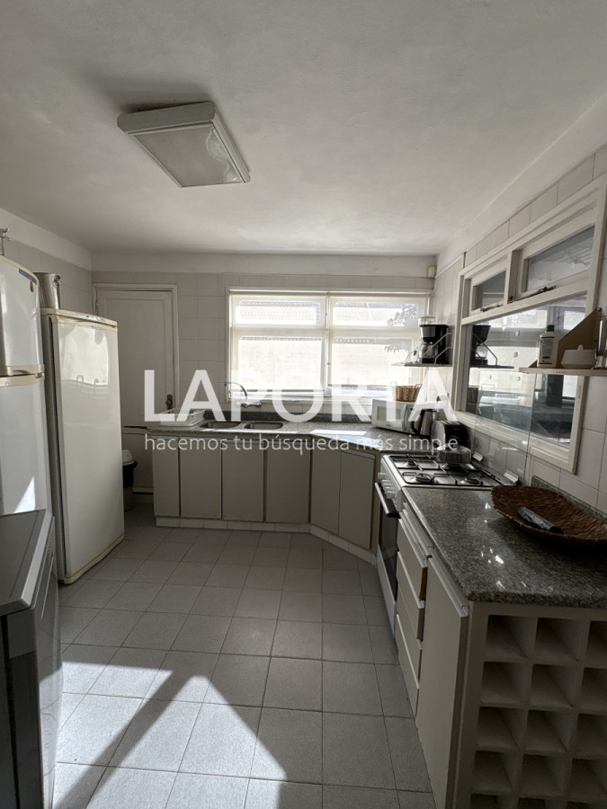 Casa ID.934/Se-vende-Casa-de-5-dormitorios-en-el-corazon-de-la-Barra-de-punta-del-Este - Se vende Casa de 5 dormitorios en el corazon de la Barra de punta del Este