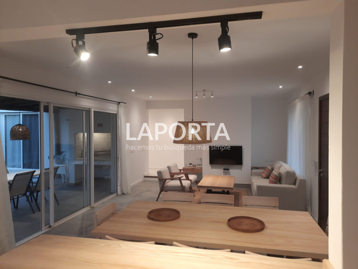 Casa ID.815/Venta-casa-de-tres-dormitorios-en-la-Barra-de-Maldonado - Venta casa de tres dormitorios en la Barra de Maldonado