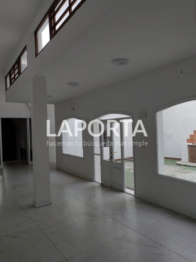 Casa ID.1880/Amplisima-y-Centrica-Propiedad-en-Salto - Amplisima y Centrica Propiedad en Salto