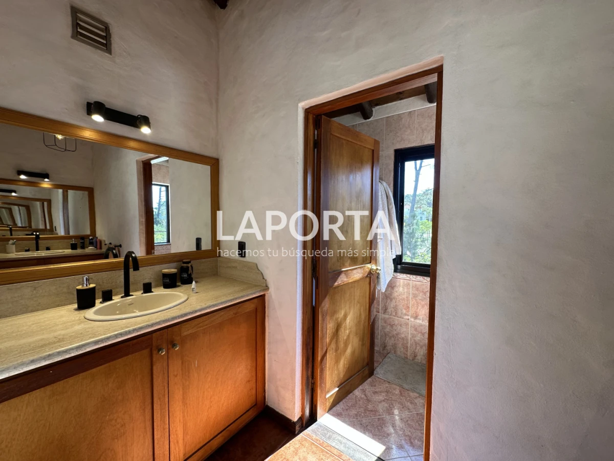Casa ID.1265/Venta-de-casa-en-La-Barra-a-100-metros-de-playa-Montoya - Venta de casa en La Barra a 100 metros de playa Montoya