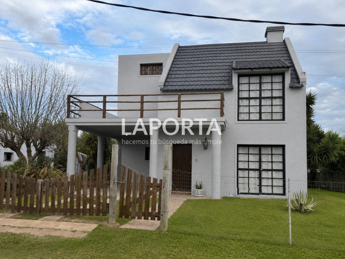 Casa ID.1796/Chalet-en-Venta-en-Salto - Chalet en Venta en Salto