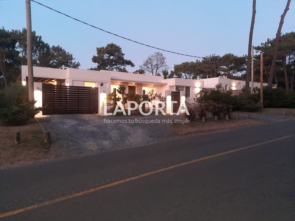 Casa ID.815/Venta-casa-de-tres-dormitorios-en-la-Barra-de-Maldonado - Venta casa de tres dormitorios en la Barra de Maldonado