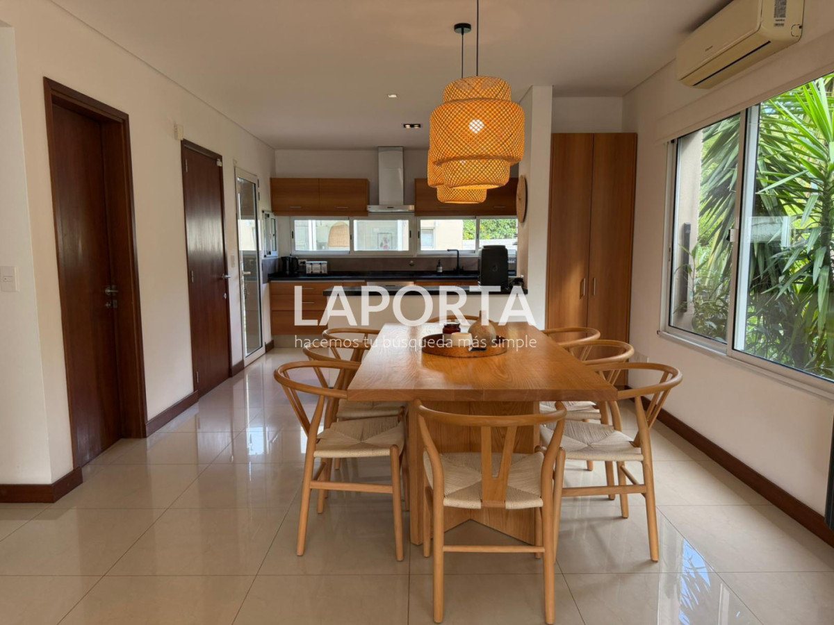 Casa ID.1739/Casa-en-Venta-en-La-Barra-a-dos-cuadras-de-Playa-Montoya - Casa en Venta en La Barra a dos cuadras de Playa Montoya