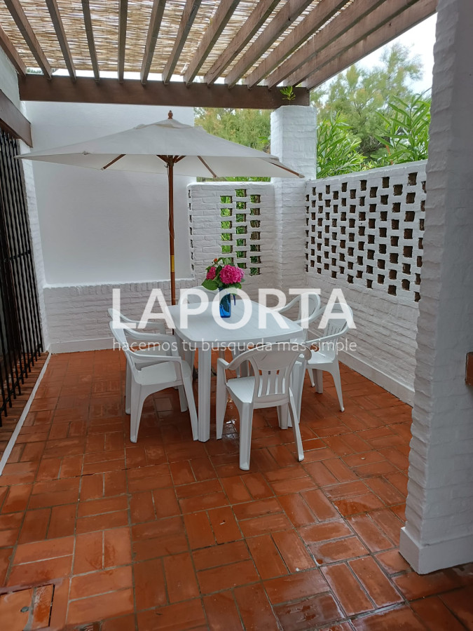 Casa ID.1123/Alquiler-de-casa-tres-dormitorios-en-calle-Los-Suspiros-y-el-Mar- - Alquiler de casa tres dormitorios en calle Los Suspiros y el Mar 