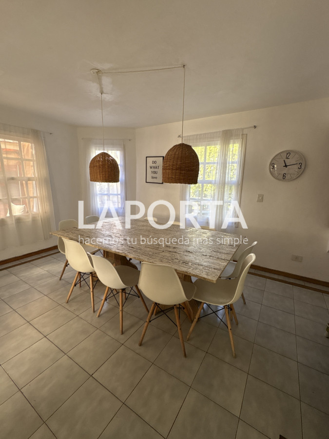 Casa ID.934/Se-vende-Casa-de-5-dormitorios-en-el-corazon-de-la-Barra-de-punta-del-Este - Se vende Casa de 5 dormitorios en el corazon de la Barra de punta del Este