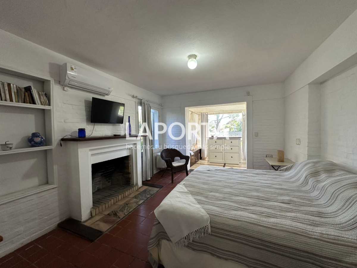 Casa ID.1664/Casa-en-Venta-en-la-Barra-cinco-dormitorios-mas-servicio-con-piscina - Casa en Venta en la Barra cinco dormitorios mas servicio con piscina