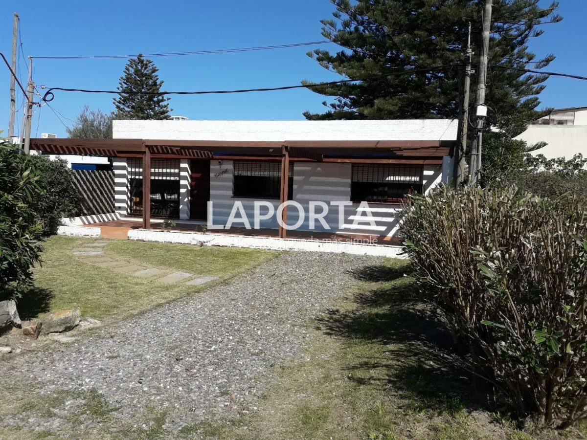 Casa ID.1123/Alquiler-de-casa-tres-dormitorios-en-calle-Los-Suspiros-y-el-Mar- - Alquiler de casa tres dormitorios en calle Los Suspiros y el Mar 
