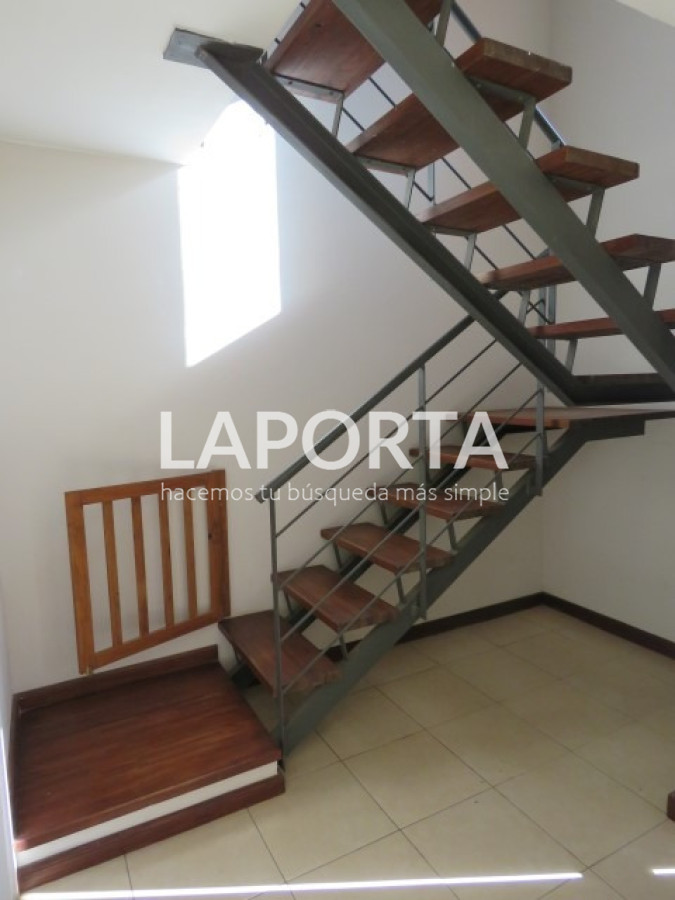 Casa ID.2016/Casa-en-alquiler-en-el-cerro - Casa  en alquiler en el cerro