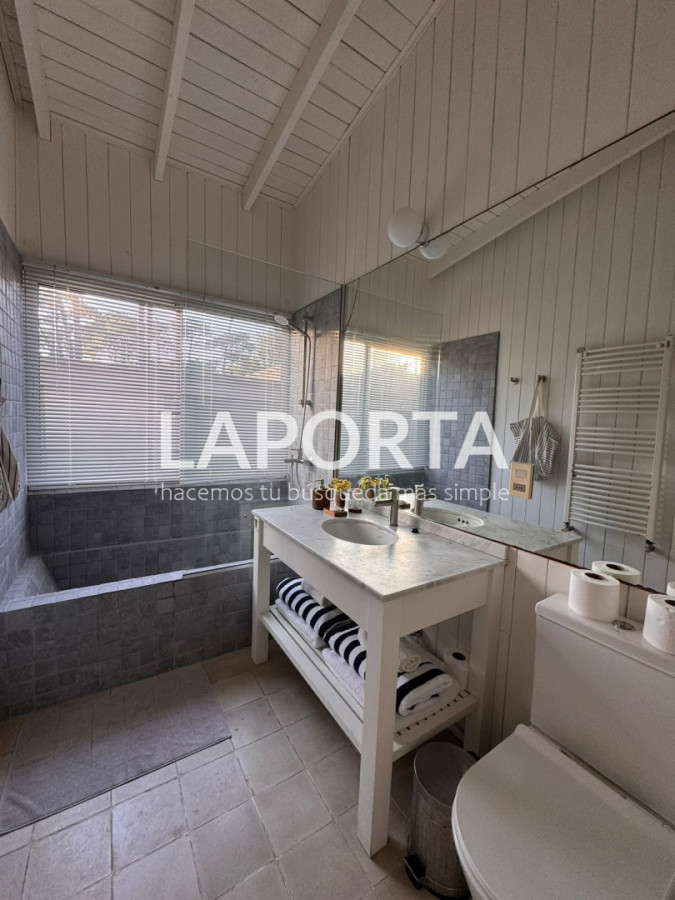 Casa ID.1855/Oportunidad-Exclusiva!!-Casa-en-La-Barra-A-cuadras-del-Mar! - Oportunidad Exclusiva!! Casa en La Barra A cuadras del Mar!