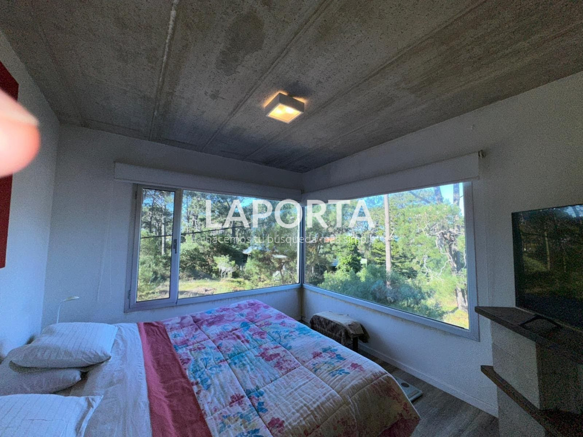 Casa ID.990/Venta-de-casa-con-tres-dormitorios-en-suite-en-Montoya-La-Barra-de-Punta-del-Este - Venta de casa con tres dormitorios en suite en Montoya La Barra de Punta del Este