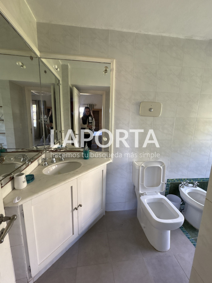 Casa ID.934/Se-vende-Casa-de-5-dormitorios-en-el-corazon-de-la-Barra-de-punta-del-Este - Se vende Casa de 5 dormitorios en el corazon de la Barra de punta del Este