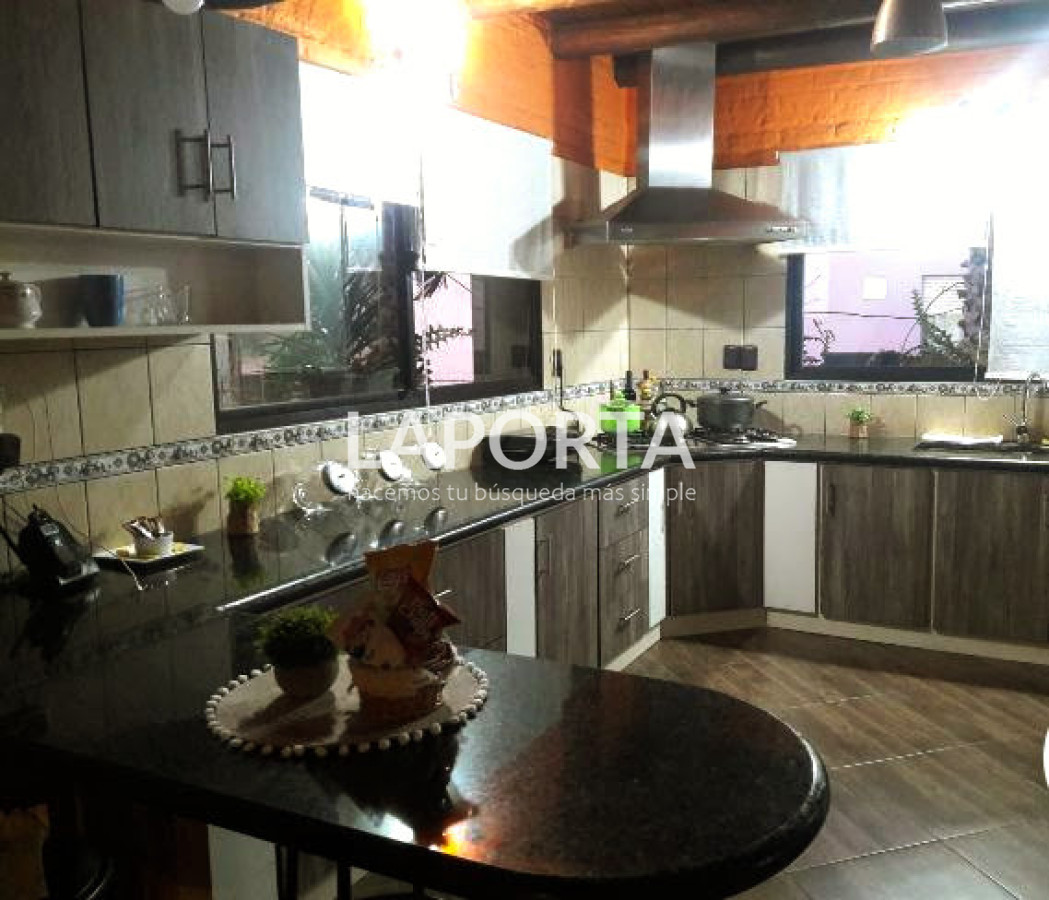Casa ID.1796/Chalet-en-Venta-en-Salto - Chalet en Venta en Salto