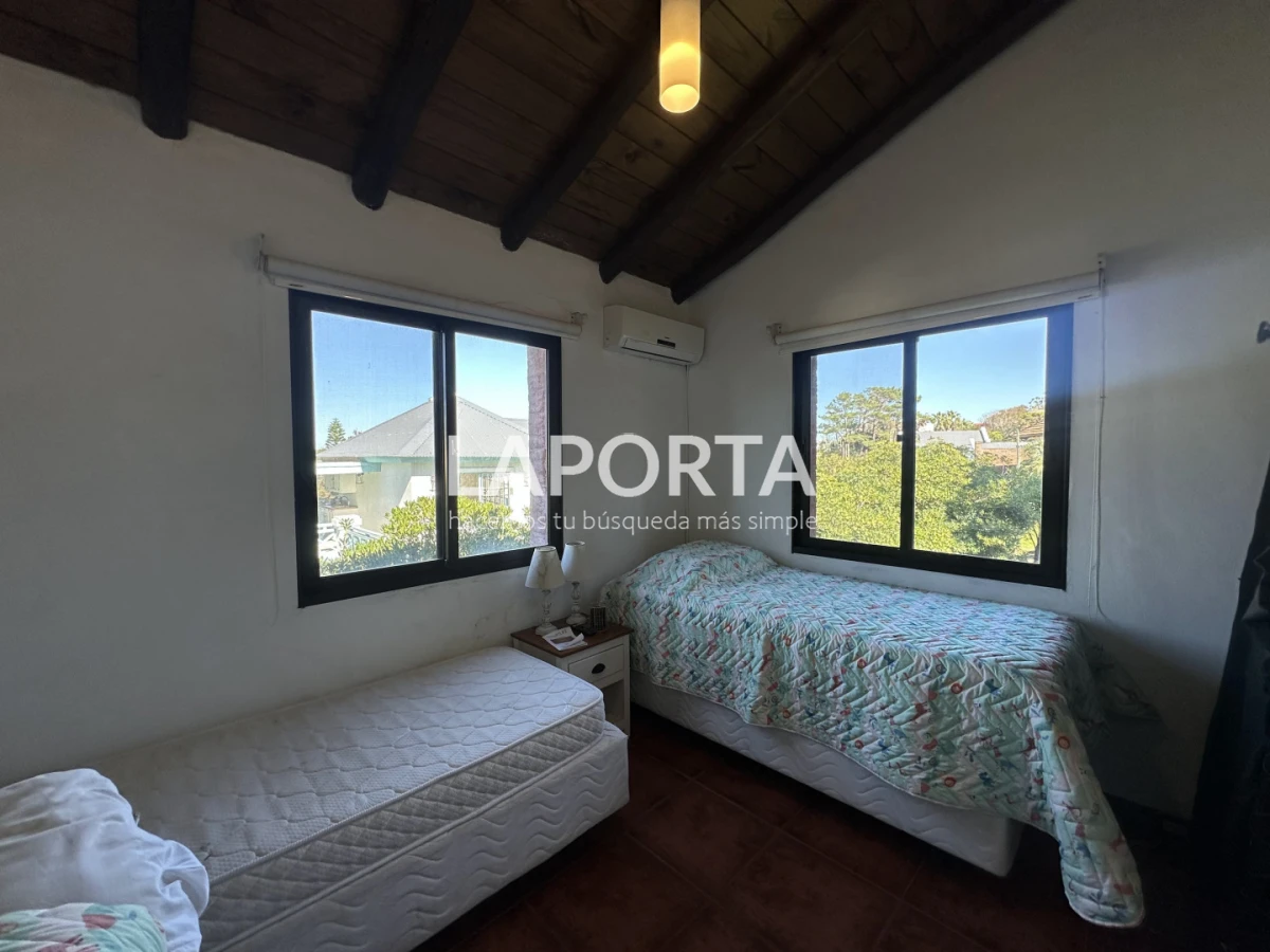 Casa ID.1265/Venta-de-casa-en-La-Barra-a-100-metros-de-playa-Montoya - Venta de casa en La Barra a 100 metros de playa Montoya