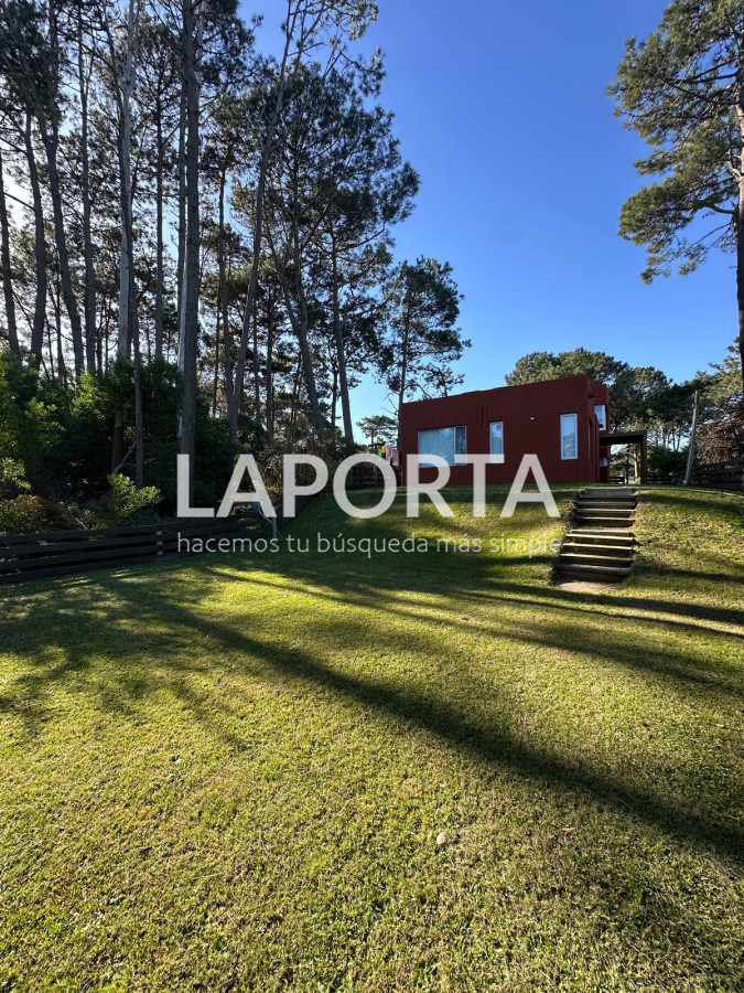 Casa ID.990/Venta-de-casa-con-tres-dormitorios-en-suite-en-Montoya-La-Barra-de-Punta-del-Este - Venta de casa con tres dormitorios en suite en Montoya La Barra de Punta del Este