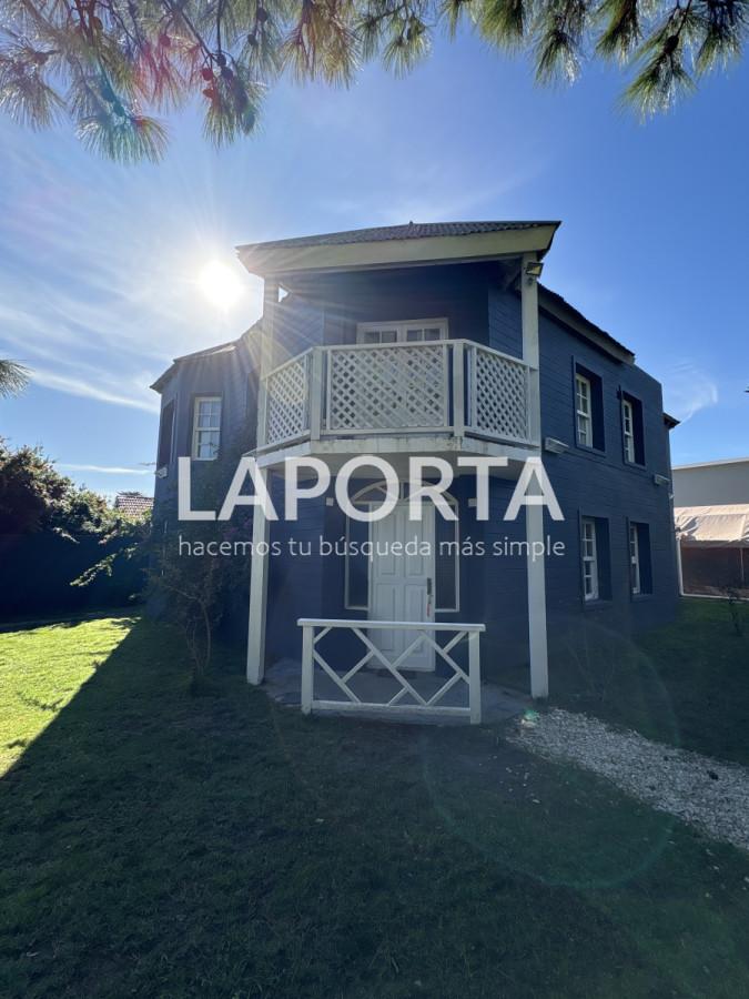 Casa ID.934/Se-vende-Casa-de-5-dormitorios-en-el-corazon-de-la-Barra-de-punta-del-Este - Se vende Casa de 5 dormitorios en el corazon de la Barra de punta del Este