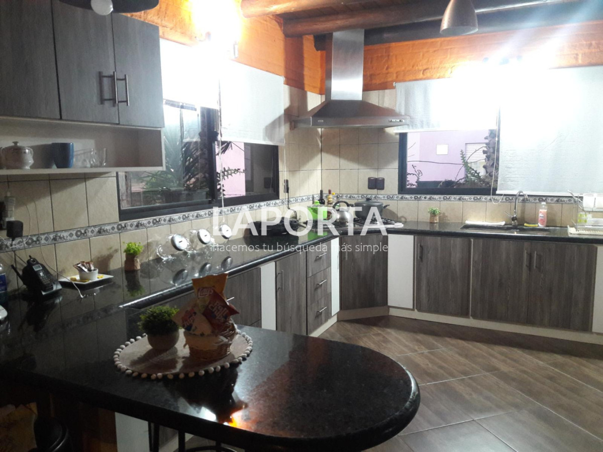 Casa ID.1796/Chalet-en-Venta-en-Salto - Chalet en Venta en Salto