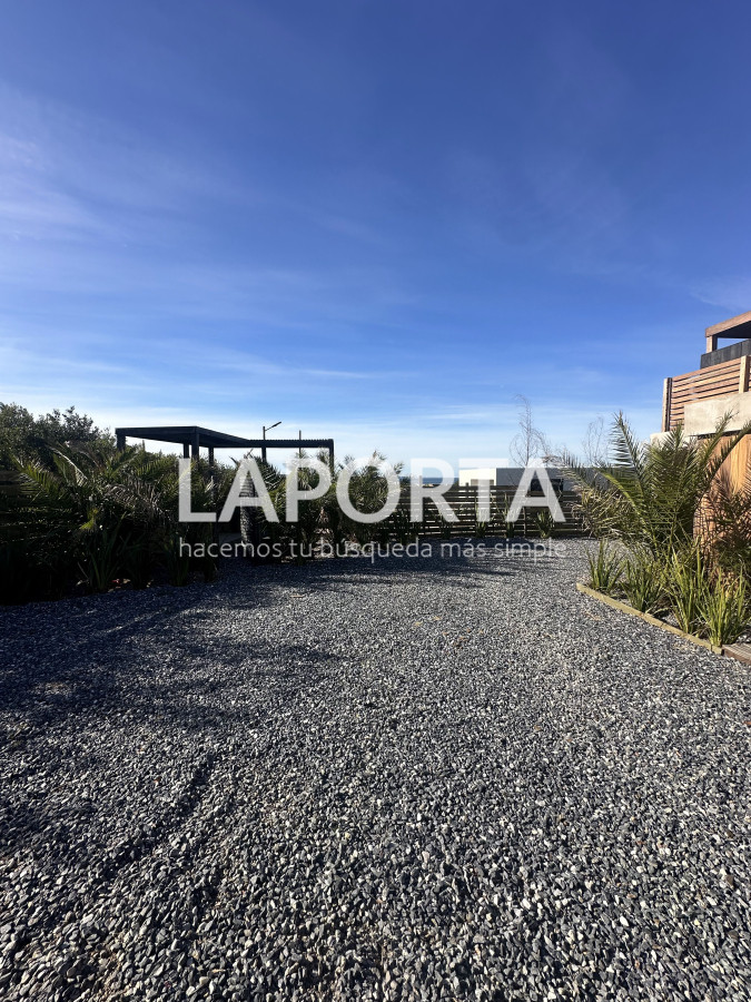 Casa ID.947/Se-vende-esta-propiedad-de-4-dormitorios-a-estrenar-en-Manantiales- - Se vende esta propiedad de 4 dormitorios a estrenar en Manantiales 