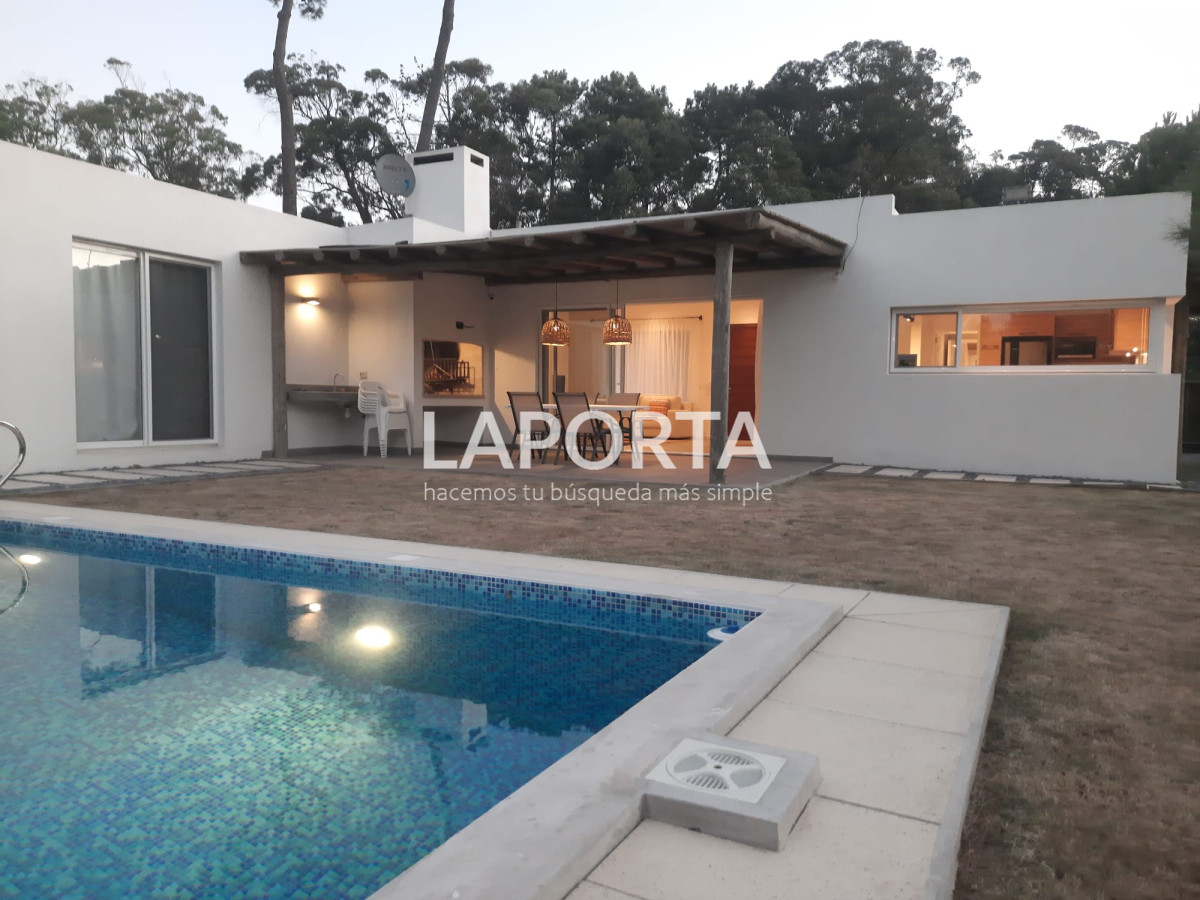 Casa ID.815/Venta-casa-de-tres-dormitorios-en-la-Barra-de-Maldonado - Venta casa de tres dormitorios en la Barra de Maldonado