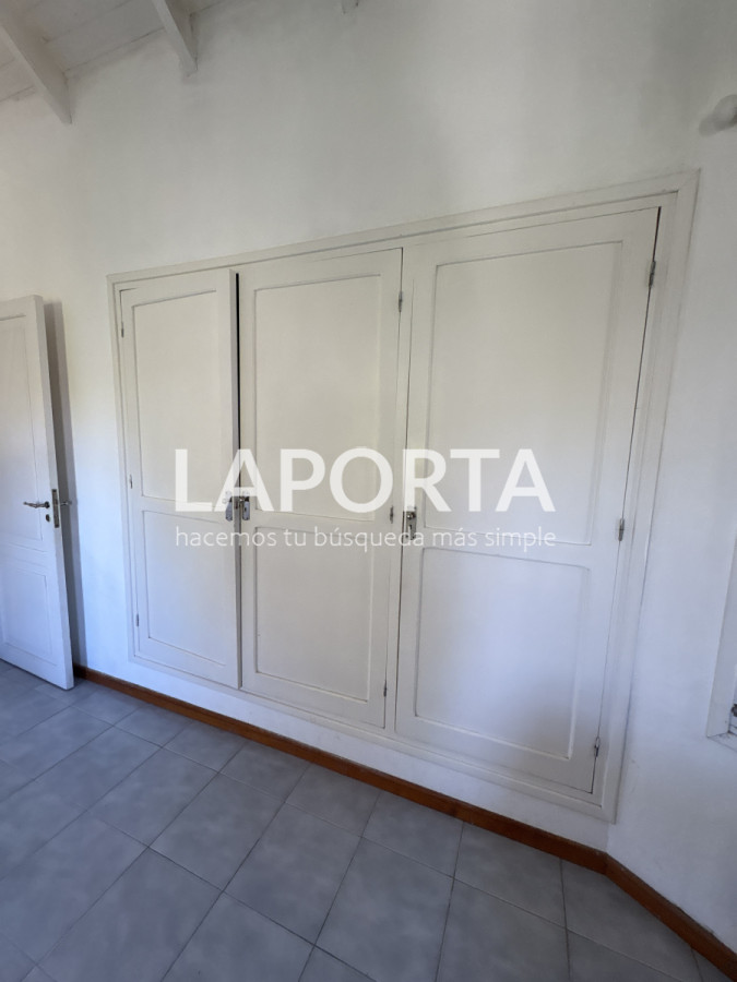 Casa ID.934/Se-vende-Casa-de-5-dormitorios-en-el-corazon-de-la-Barra-de-punta-del-Este - Se vende Casa de 5 dormitorios en el corazon de la Barra de punta del Este