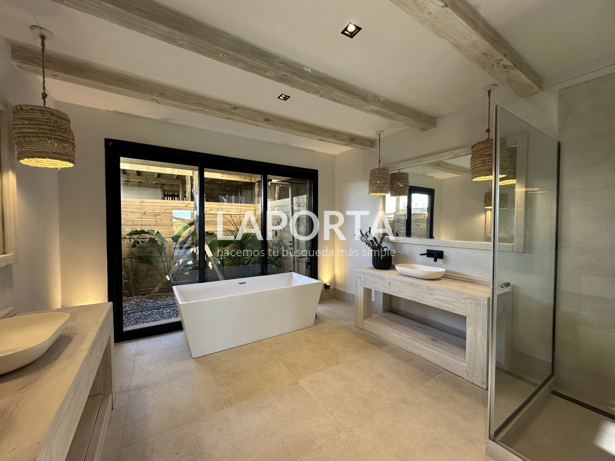 Casa ID.947/Se-vende-esta-propiedad-de-4-dormitorios-a-estrenar-en-Manantiales- - Se vende esta propiedad de 4 dormitorios a estrenar en Manantiales 