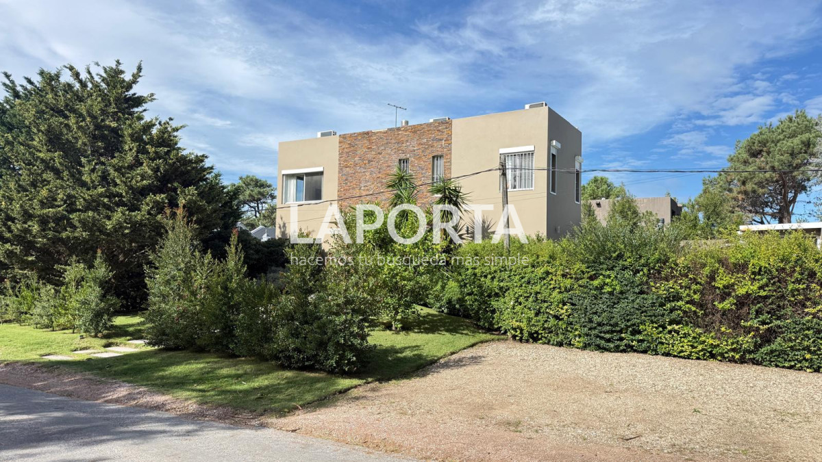 Casa ID.1739/Casa-en-Venta-en-La-Barra-a-dos-cuadras-de-Playa-Montoya - Casa en Venta en La Barra a dos cuadras de Playa Montoya