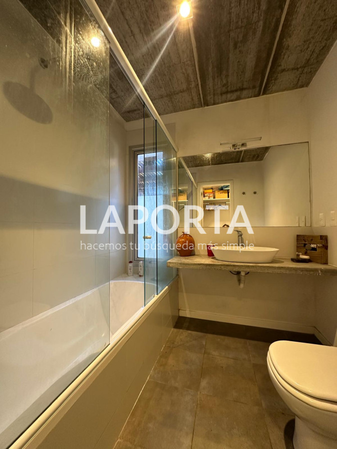 Casa ID.990/Venta-de-casa-con-tres-dormitorios-en-suite-en-Montoya-La-Barra-de-Punta-del-Este - Venta de casa con tres dormitorios en suite en Montoya La Barra de Punta del Este