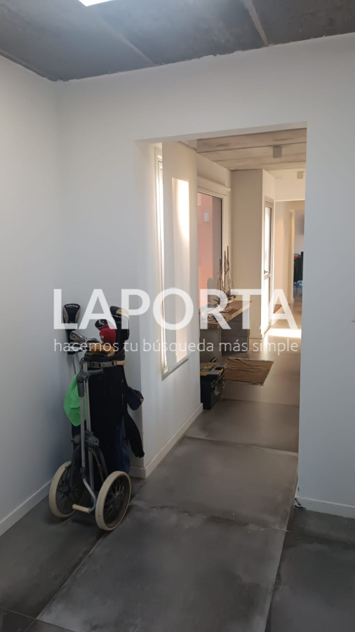 Casa ID.990/Venta-de-casa-con-tres-dormitorios-en-suite-en-Montoya-La-Barra-de-Punta-del-Este - Venta de casa con tres dormitorios en suite en Montoya La Barra de Punta del Este