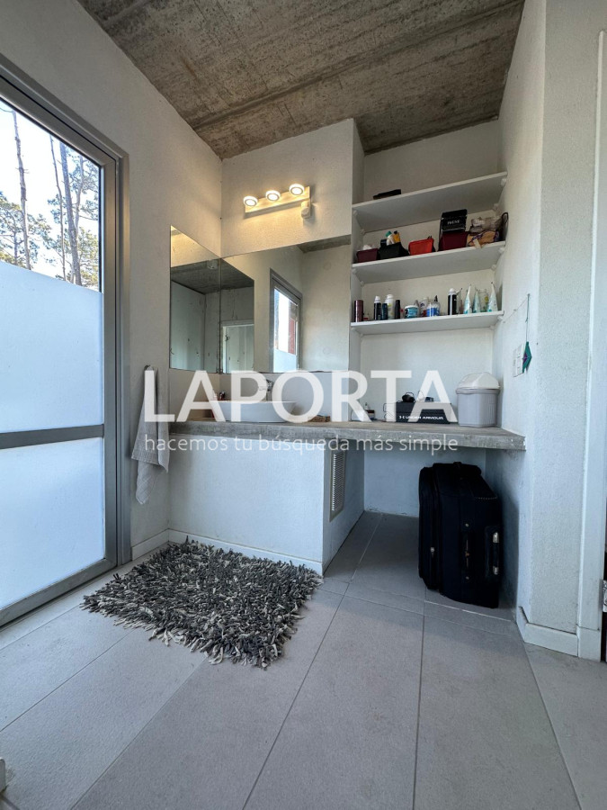 Casa ID.990/Venta-de-casa-con-tres-dormitorios-en-suite-en-Montoya-La-Barra-de-Punta-del-Este - Venta de casa con tres dormitorios en suite en Montoya La Barra de Punta del Este