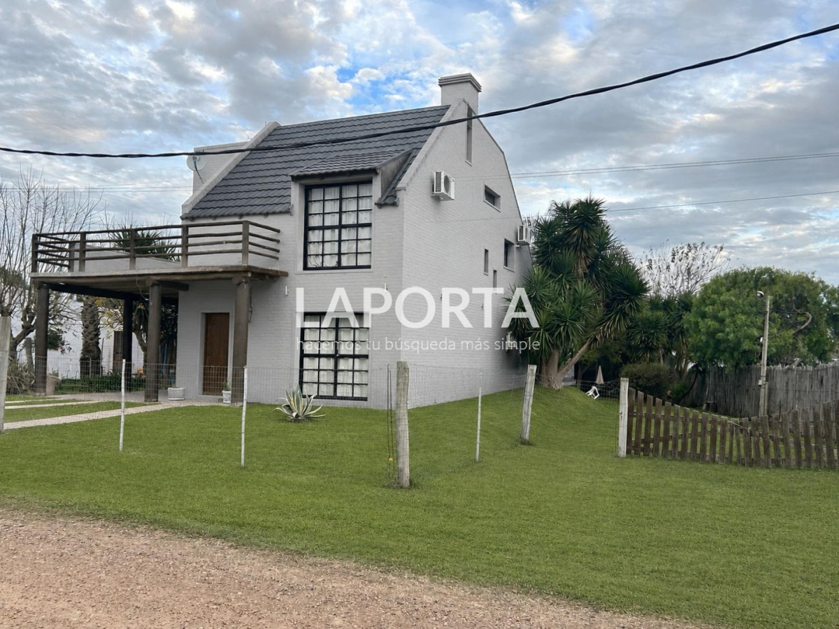 Casa ID.1796/Chalet-en-Venta-en-Salto - Chalet en Venta en Salto