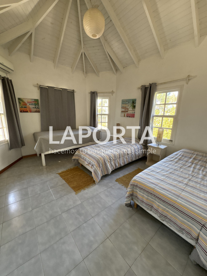 Casa ID.934/Se-vende-Casa-de-5-dormitorios-en-el-corazon-de-la-Barra-de-punta-del-Este - Se vende Casa de 5 dormitorios en el corazon de la Barra de punta del Este