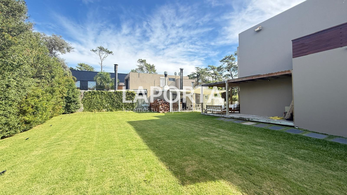 Casa ID.1739/Casa-en-Venta-en-La-Barra-a-dos-cuadras-de-Playa-Montoya - Casa en Venta en La Barra a dos cuadras de Playa Montoya