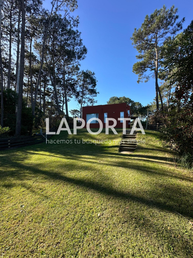 Casa ID.990/Venta-de-casa-con-tres-dormitorios-en-suite-en-Montoya-La-Barra-de-Punta-del-Este - Venta de casa con tres dormitorios en suite en Montoya La Barra de Punta del Este