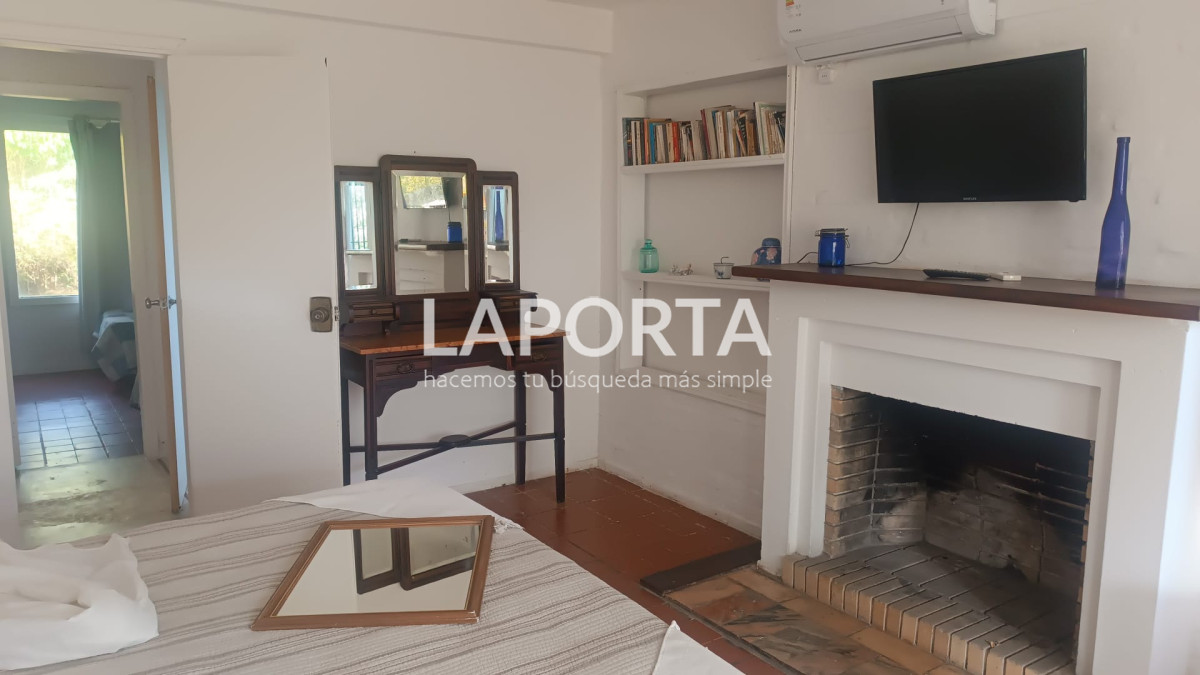 Casa ID.1664/Casa-en-Venta-en-la-Barra-cinco-dormitorios-mas-servicio-con-piscina - Casa en Venta en la Barra cinco dormitorios mas servicio con piscina