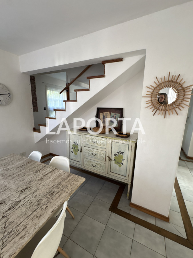 Casa ID.934/Se-vende-Casa-de-5-dormitorios-en-el-corazon-de-la-Barra-de-punta-del-Este - Se vende Casa de 5 dormitorios en el corazon de la Barra de punta del Este