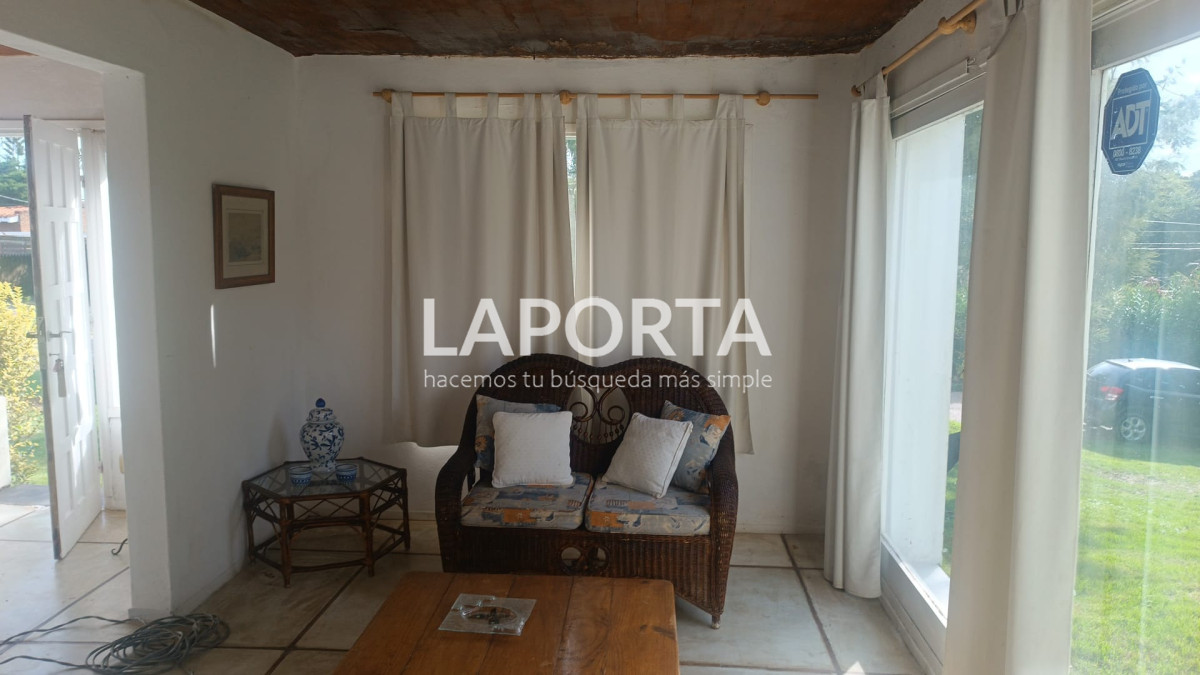 Casa ID.1664/Casa-en-Venta-en-la-Barra-cinco-dormitorios-mas-servicio-con-piscina - Casa en Venta en la Barra cinco dormitorios mas servicio con piscina