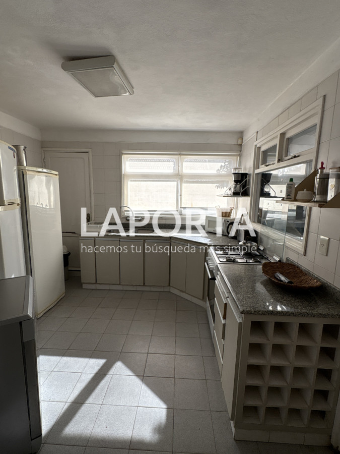 Casa ID.934/Se-vende-Casa-de-5-dormitorios-en-el-corazon-de-la-Barra-de-punta-del-Este - Se vende Casa de 5 dormitorios en el corazon de la Barra de punta del Este