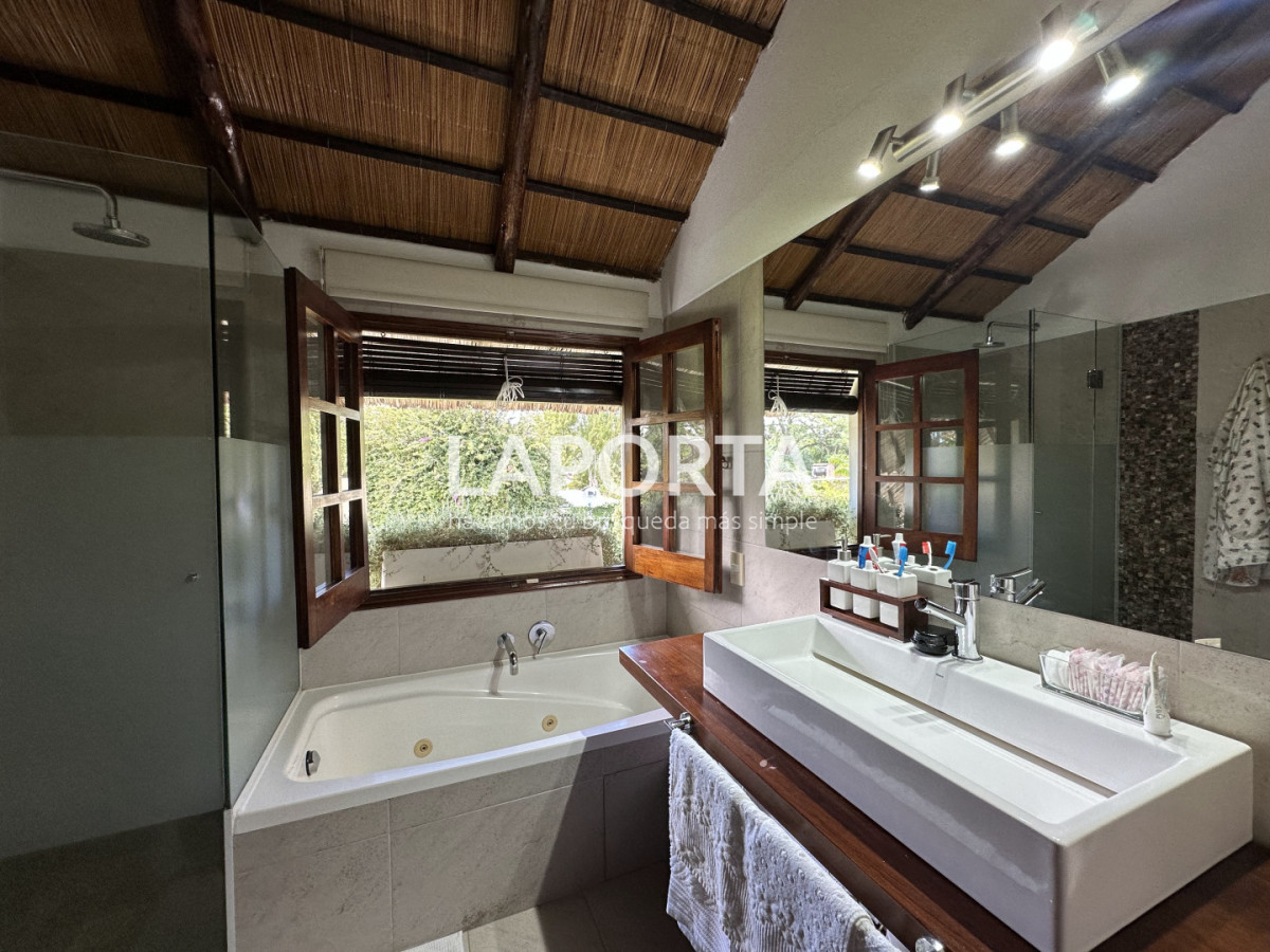 Casa ID.1662/Casa-en-venta-en-Punta-del-Este - Casa en venta en Punta del Este