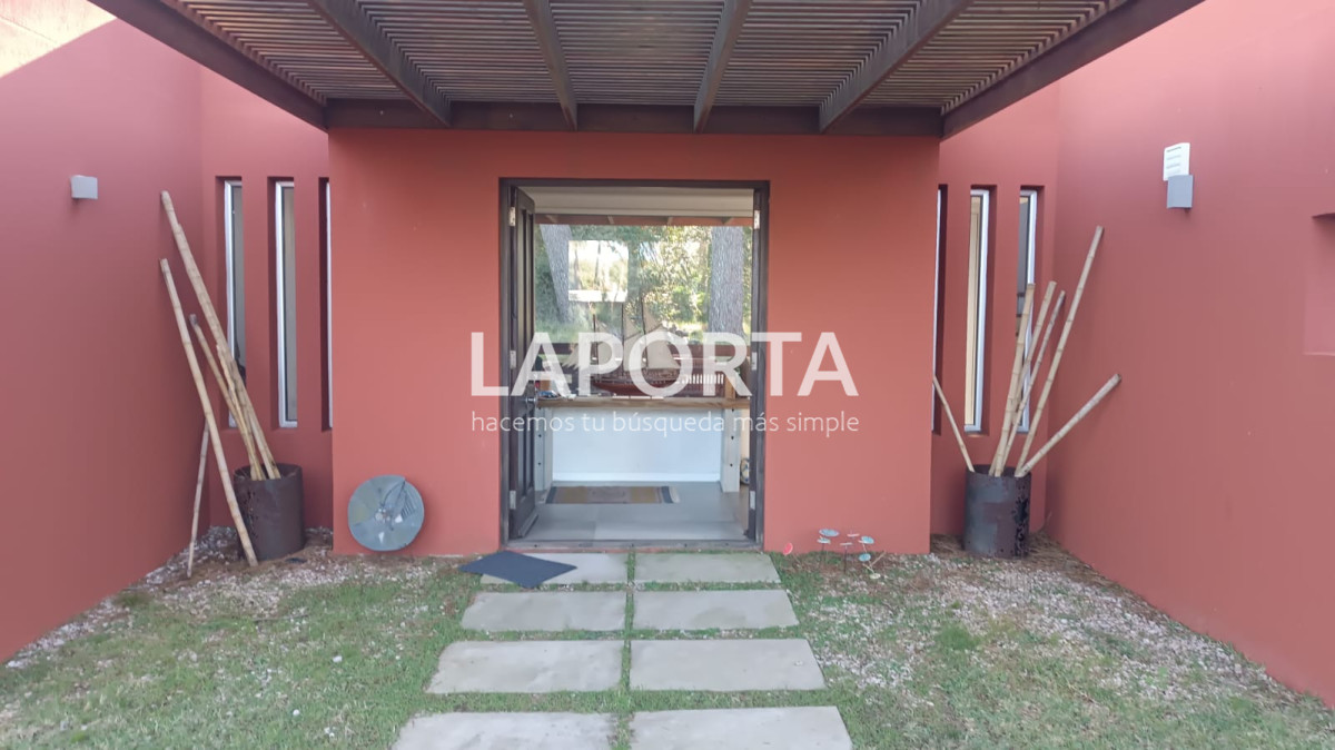 Casa ID.990/Venta-de-casa-con-tres-dormitorios-en-suite-en-Montoya-La-Barra-de-Punta-del-Este - Venta de casa con tres dormitorios en suite en Montoya La Barra de Punta del Este