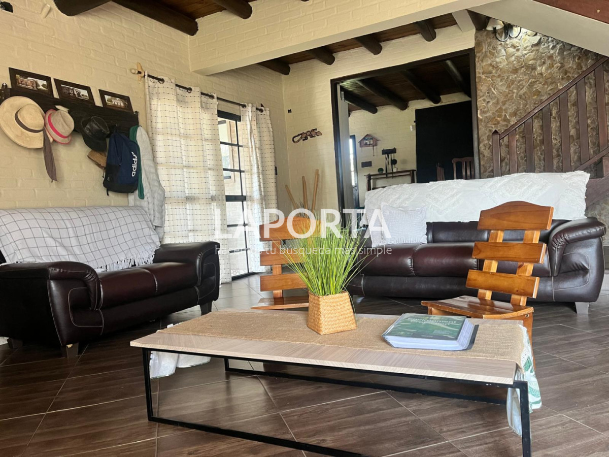 Casa ID.1796/Chalet-en-Venta-en-Salto - Chalet en Venta en Salto