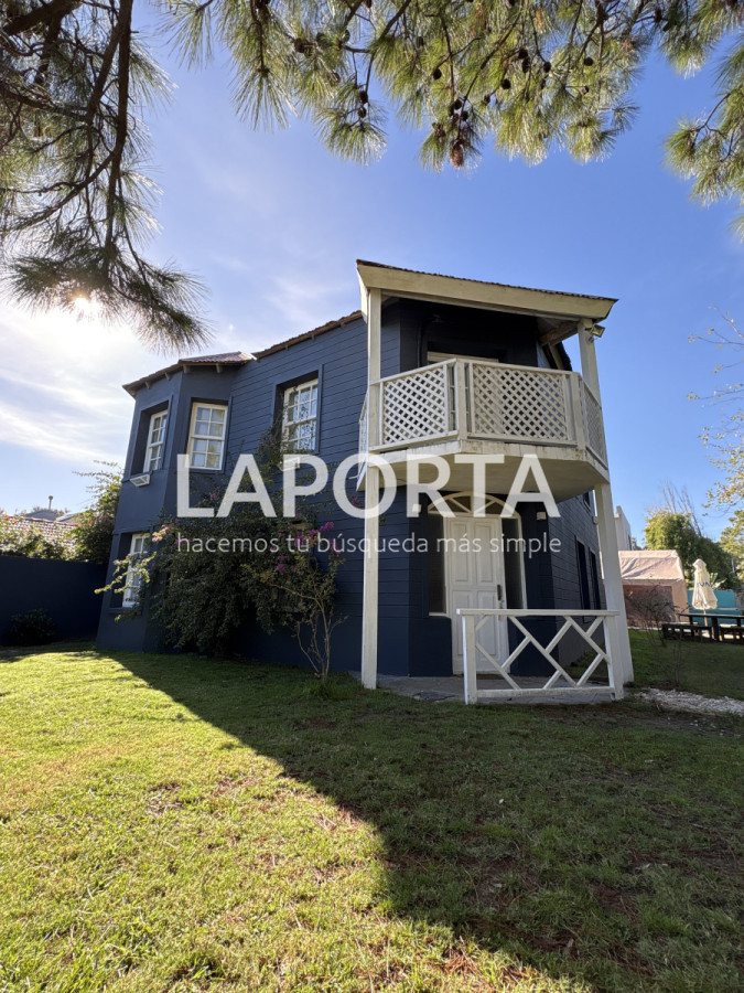 Casa ID.934/Se-vende-Casa-de-5-dormitorios-en-el-corazon-de-la-Barra-de-punta-del-Este - Se vende Casa de 5 dormitorios en el corazon de la Barra de punta del Este