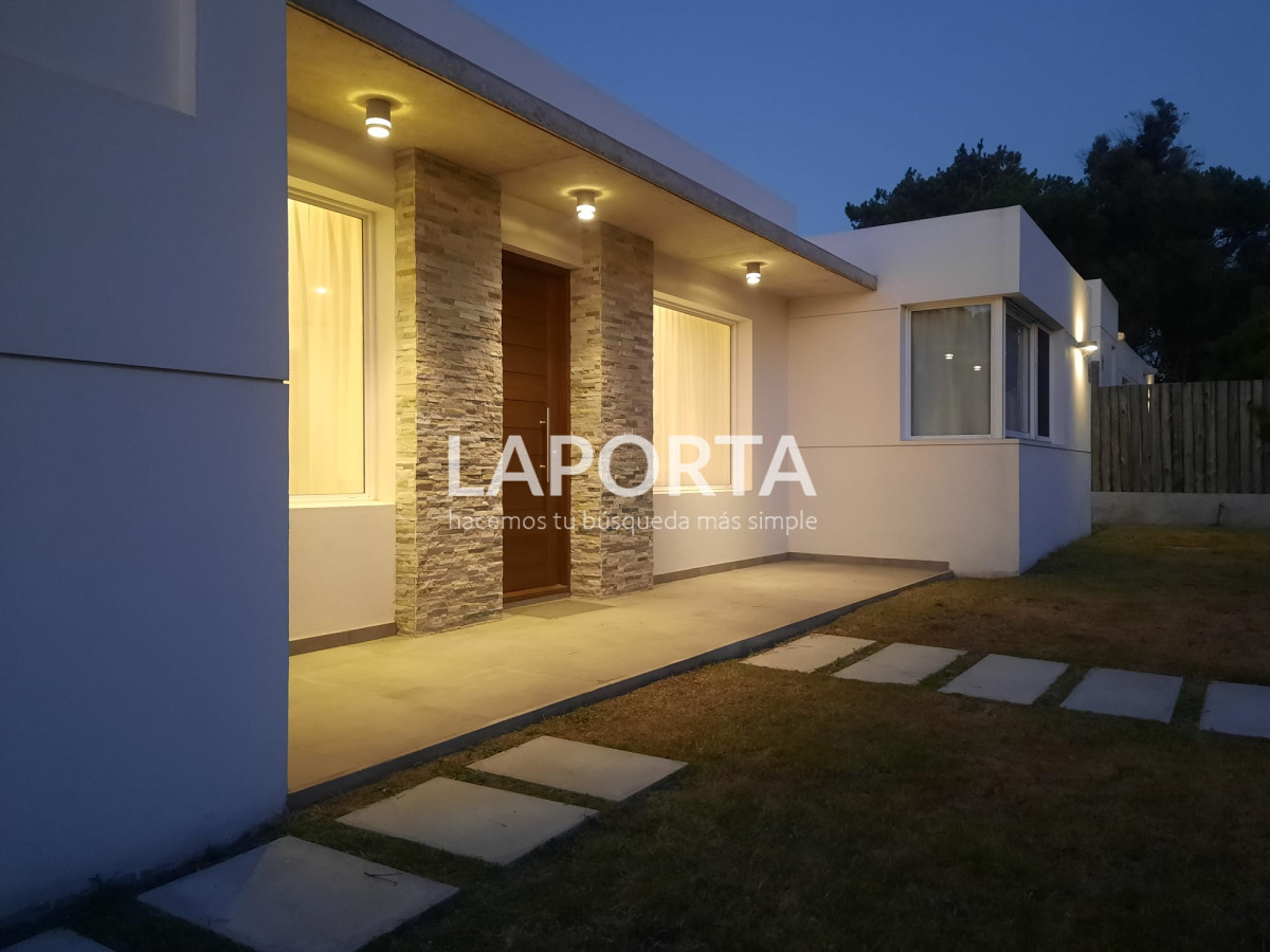 Casa ID.815/Venta-casa-de-tres-dormitorios-en-la-Barra-de-Maldonado - Venta casa de tres dormitorios en la Barra de Maldonado