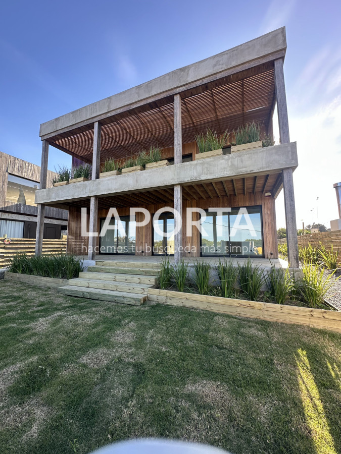 Casa ID.947/Se-vende-esta-propiedad-de-4-dormitorios-a-estrenar-en-Manantiales- - Se vende esta propiedad de 4 dormitorios a estrenar en Manantiales 